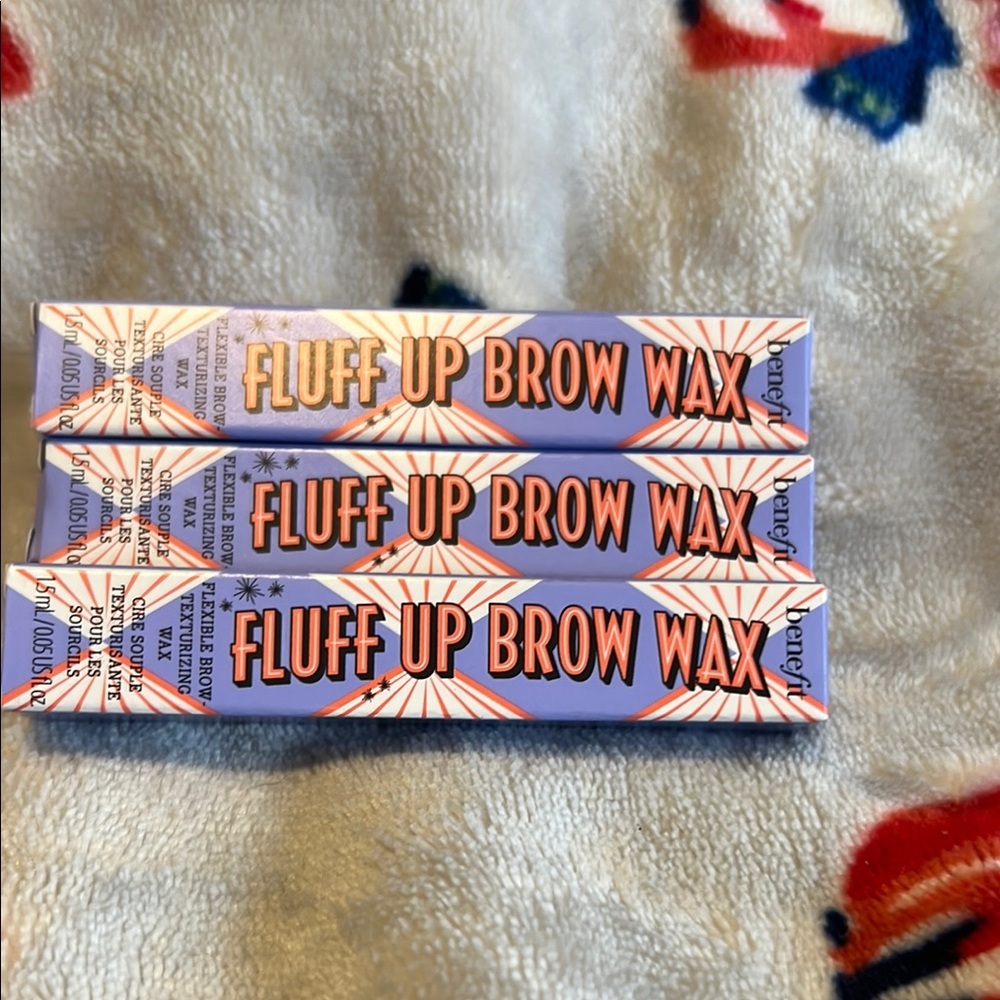 Benefit Fluff Up Brow Wax - Purple Packaging